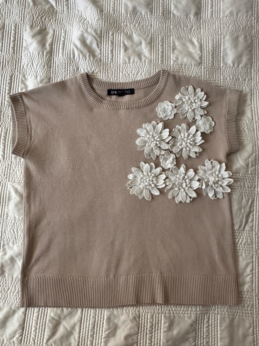 Seven7 Taupe Short-Sleeve Crewneck Sweater with White Floral Appliqués